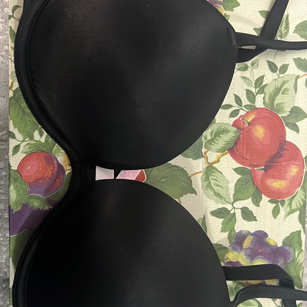 Pink Bra size 36c push up color black exellent condition